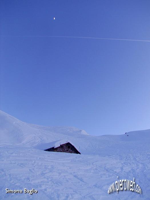 21 Baita solitaria sotto la luna.jpg